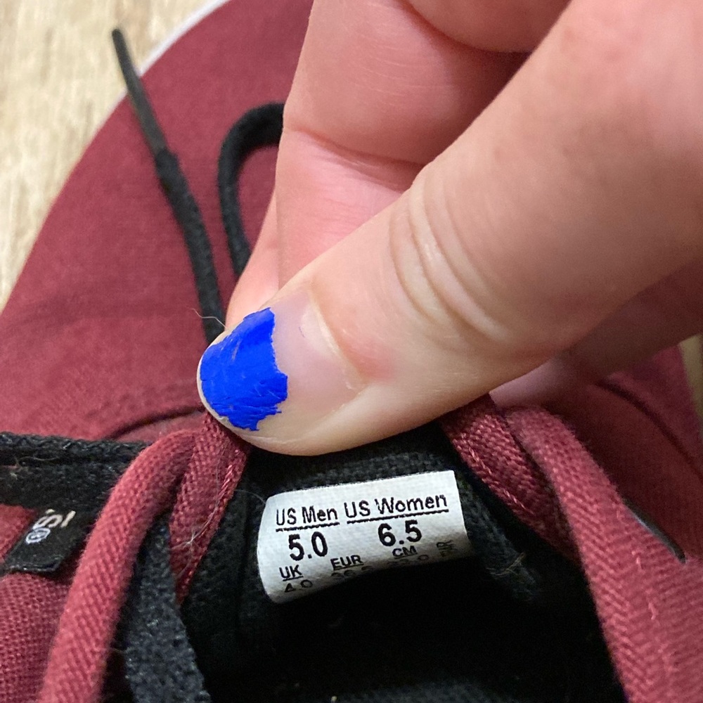 Maroon vans - Picture 3 of 3